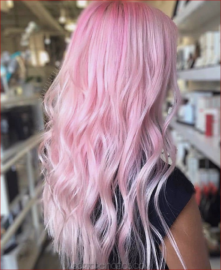 50 maneras audaces y sutiles de usar el pelo rosa pastel