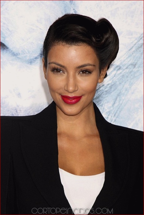 Los 30 mejores peinados de Kim Kardashian