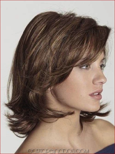 Los 25 peinados ondulados medianos más atractivos para mujeres