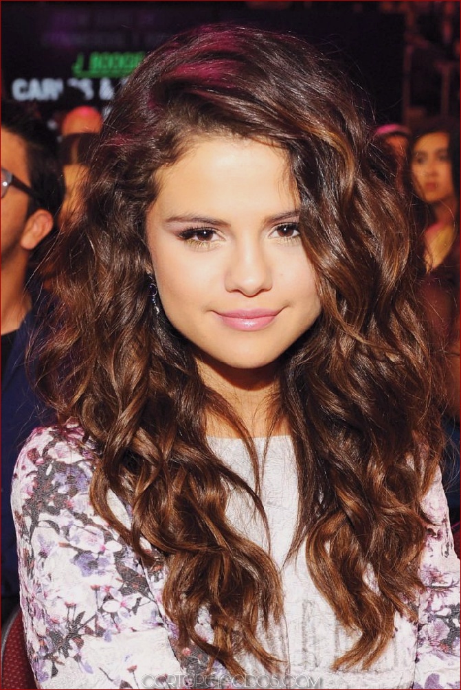 Peinados de Selena Gomez - 21 ideas para el cabello de Selena Gomez
