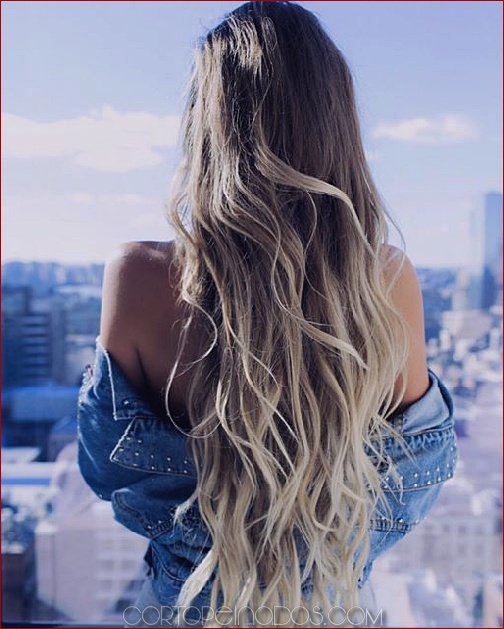 30 peinados largos y sencillos para que las mujeres se vean impresionantes