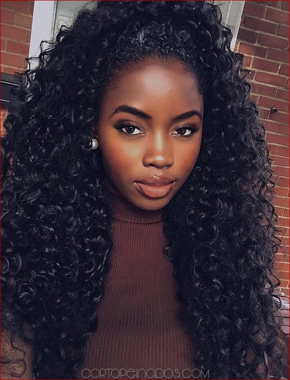32 exquisitos peinados largos para mujeres negras