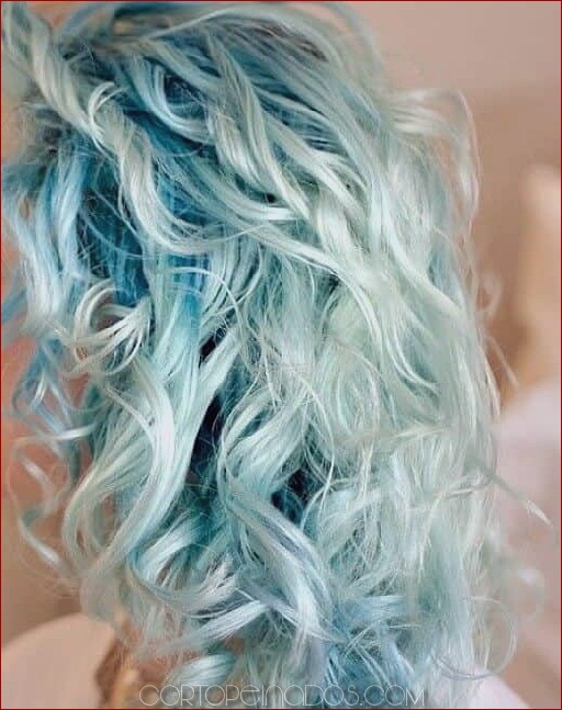 50 ideas divertidas para el cabello azul para ser más aventurero con tu cabello