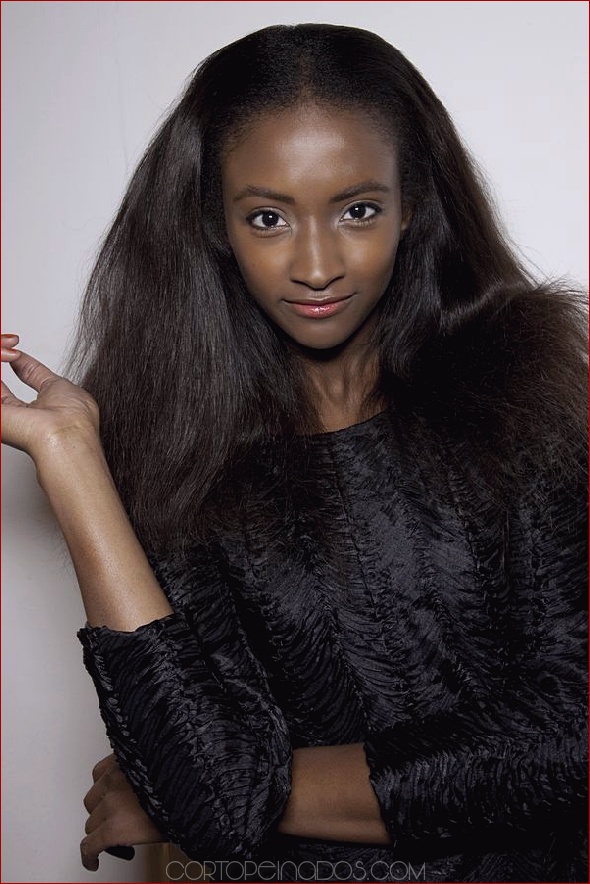 32 exquisitos peinados largos para mujeres negras