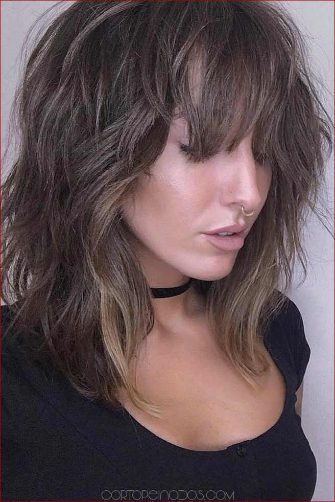 30 peinados de mujer con flequillo para un look glamoroso