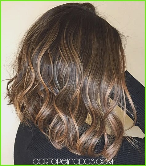 Bob con Mechas Balayage: Tendencia en Coloración