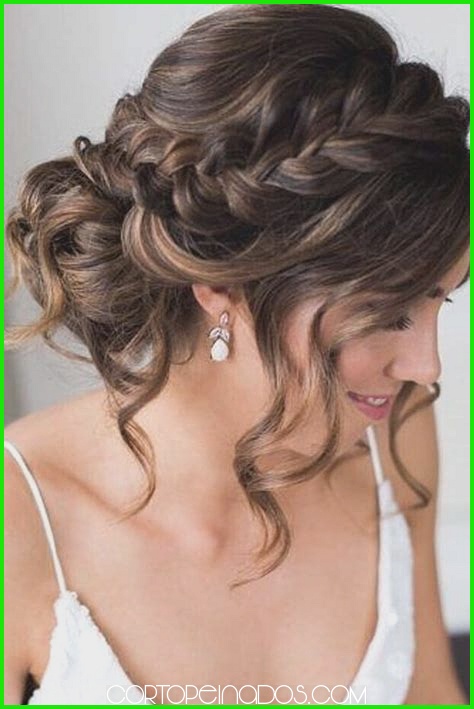 Ideas de recogidos para cabello rizado