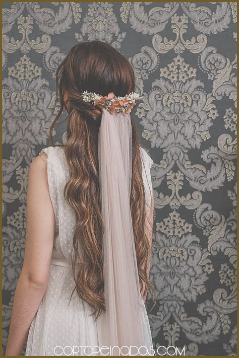 Peinados de boda elegantes y sencillos para novias