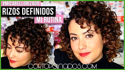 Peinados de celebridades para mujeres de cabello rizado