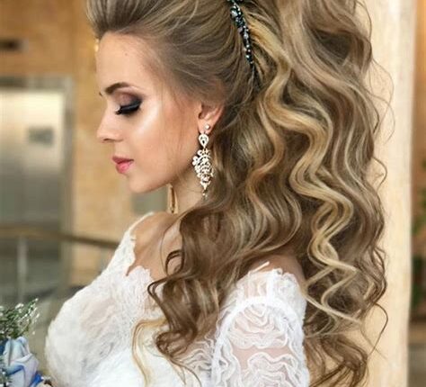 Peinados de fantasía para eventos con cabello largo