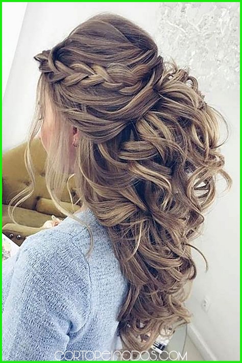 Peinados elegantes para eventos con cabello largo