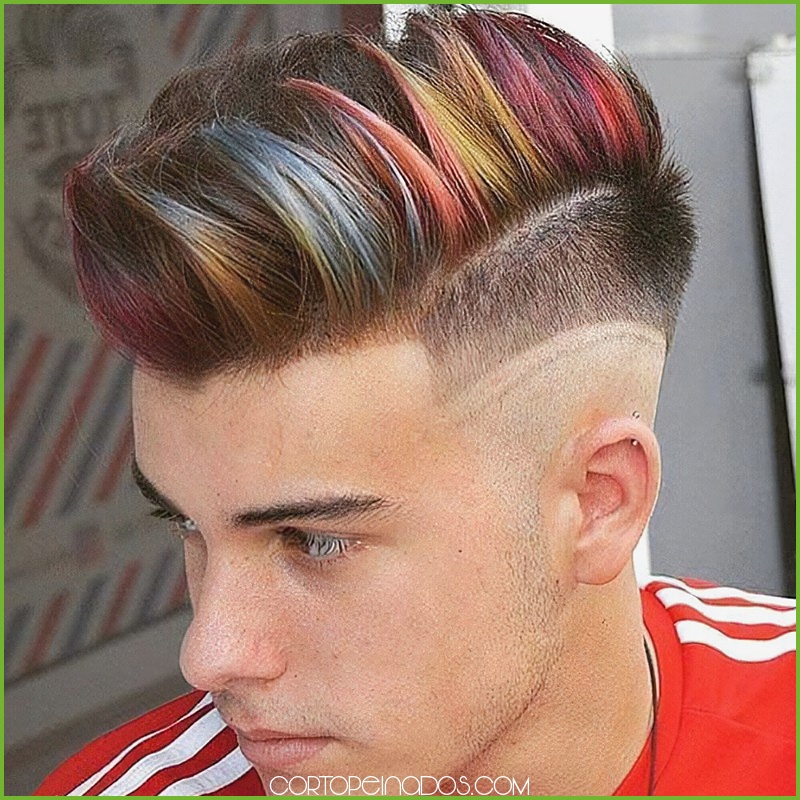 Peinados para hombres con un toque de color: tendencias en tintes y estilos
