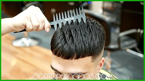 Peinados que mantienen fresco el cabello en hombres durante el verano