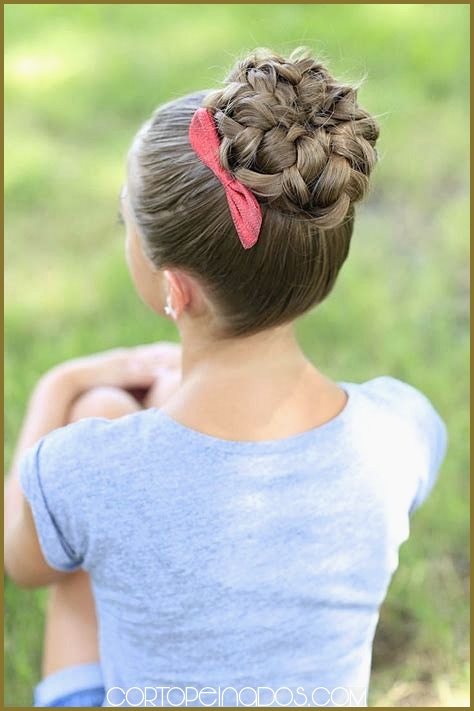 Peinados recogidos para niñas: elegancia y estilo para ocasiones especiales