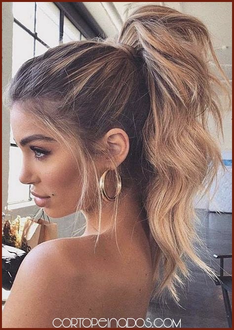 Tendencias en peinados para cabello largo